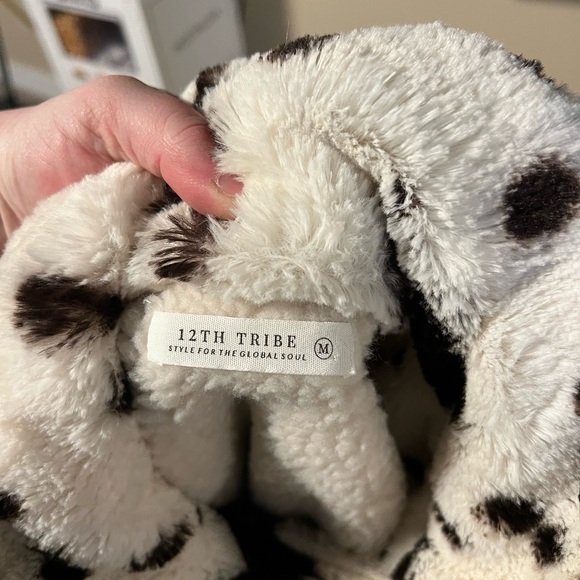 12th Tribe Black and White Teddy Jacket - Picture 4 of 4